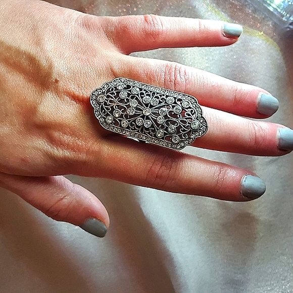 Like New! Vintage Silver-Tone Full Finger Ring With White Cubic Zirconia! Sz. 7 - Picture 2 of 3